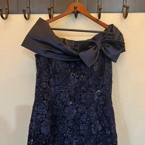 Teri Jon Rickie freeman Beautiful dress navy with the bow and lace - Picture 4 of 10